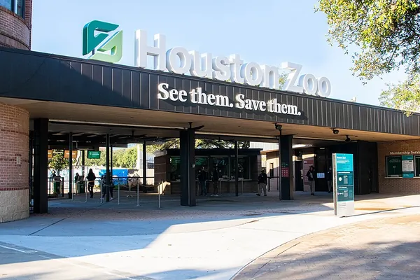 The Houston Zoo main entrance